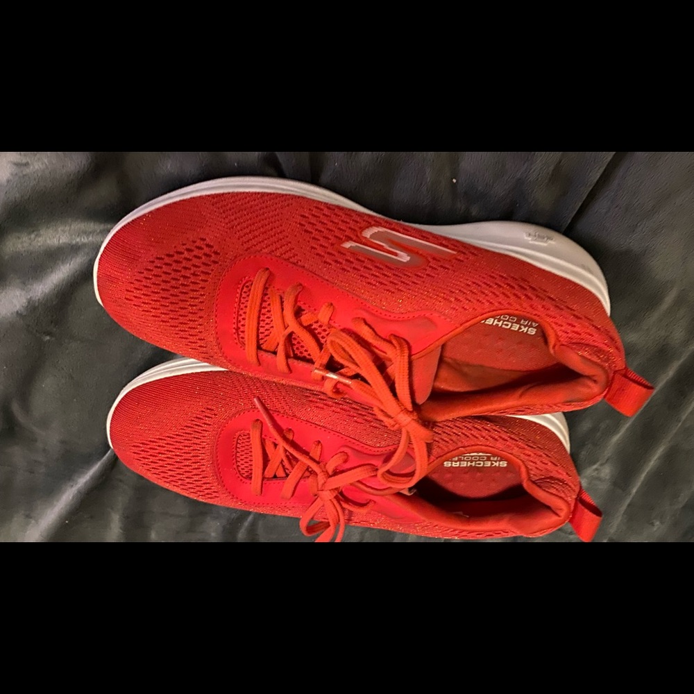 RED Women Skecher
